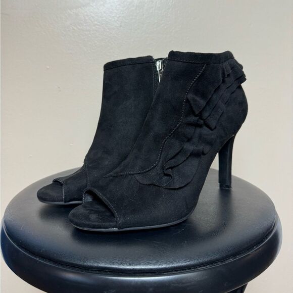 SALE! Black Unisa Faux Suede Peep Toe Booties Size 7 EUC - Picture 1 of 6